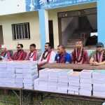 प्रतापकोट आम्बासका १५० विद्यार्थीको हातमा शैक्षिक सामग्री, खुशीले हर्षित