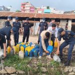नयाँ बसपार्कका होटलबाट अवैध मदिरा बरामद, प्रहरीद्वारा नष्ट